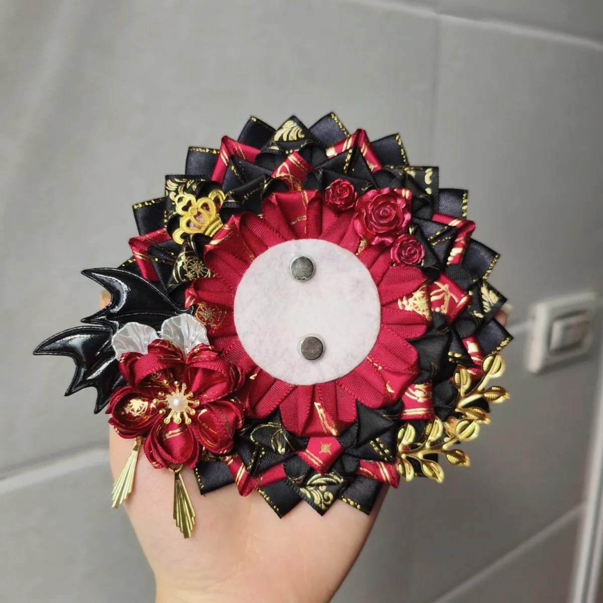 Luxury Bags Made In China - Penyangga Lencana Mewah Buatan Tangan, Roset